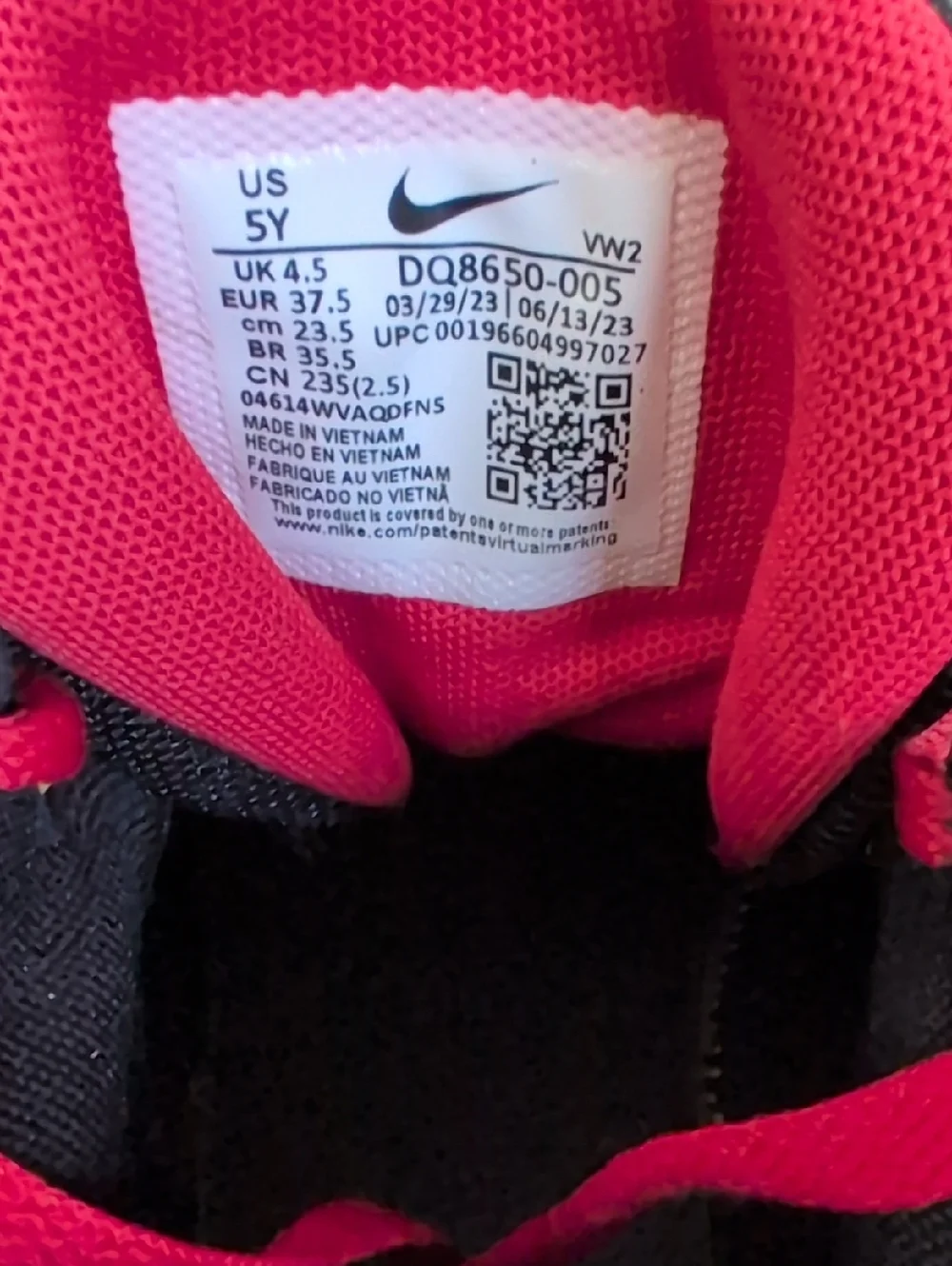 Nike LeBron Witness Kids Black and Red Basketball Shoes